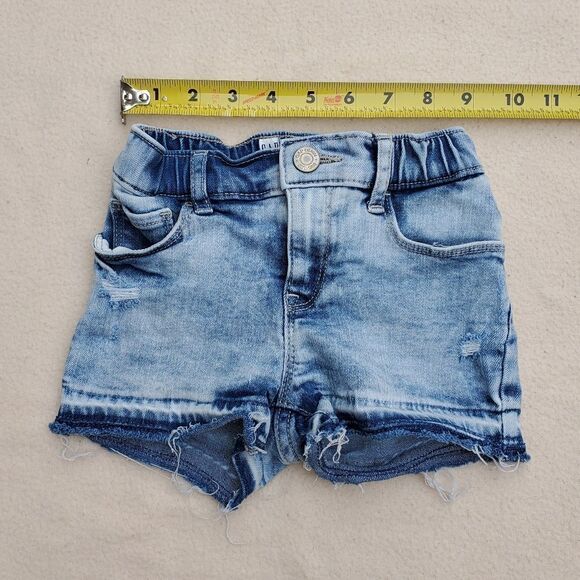 GAP Shortie distressed light wash denim jean shorts Size 4 - Picture 3 of 9